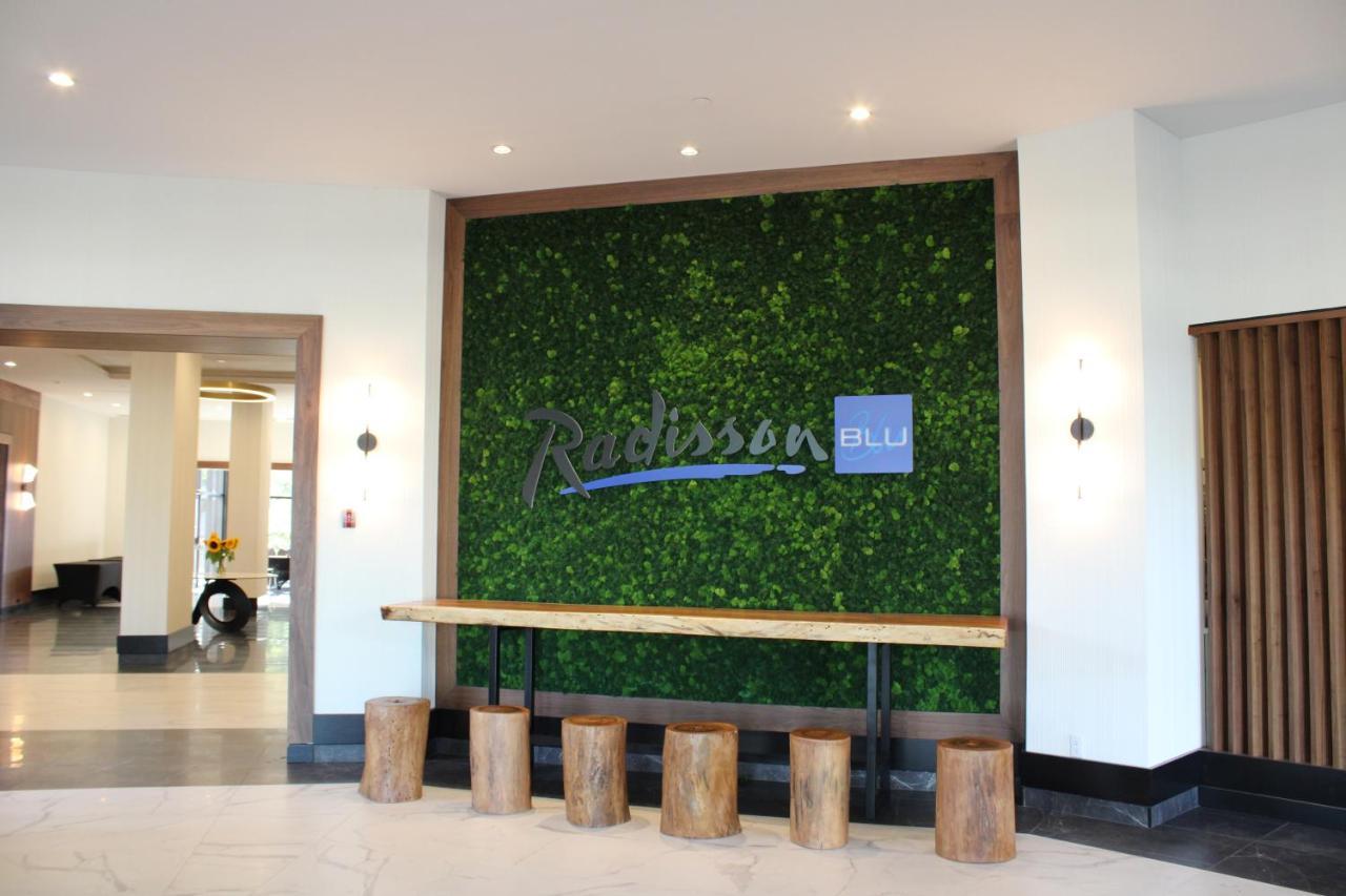 Radisson Blu Vancouver Airport Hotel & Marina Ричмънд Екстериор снимка